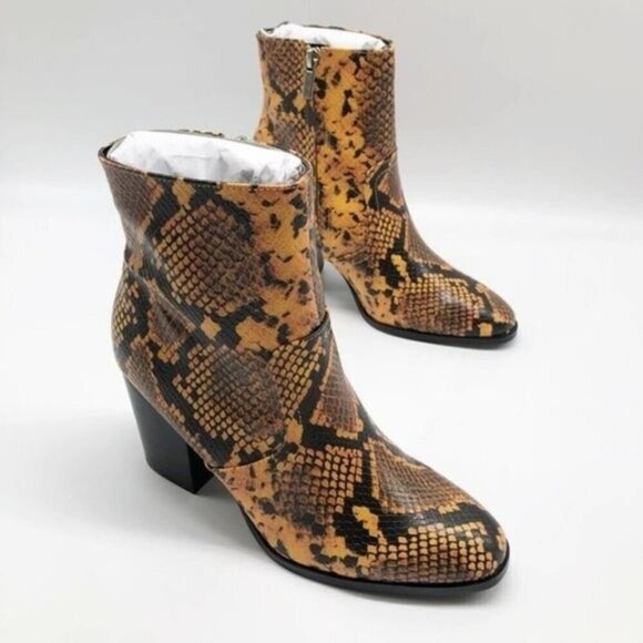 STEVE MADDEN Dallas Bootie - Picture 2 of 9